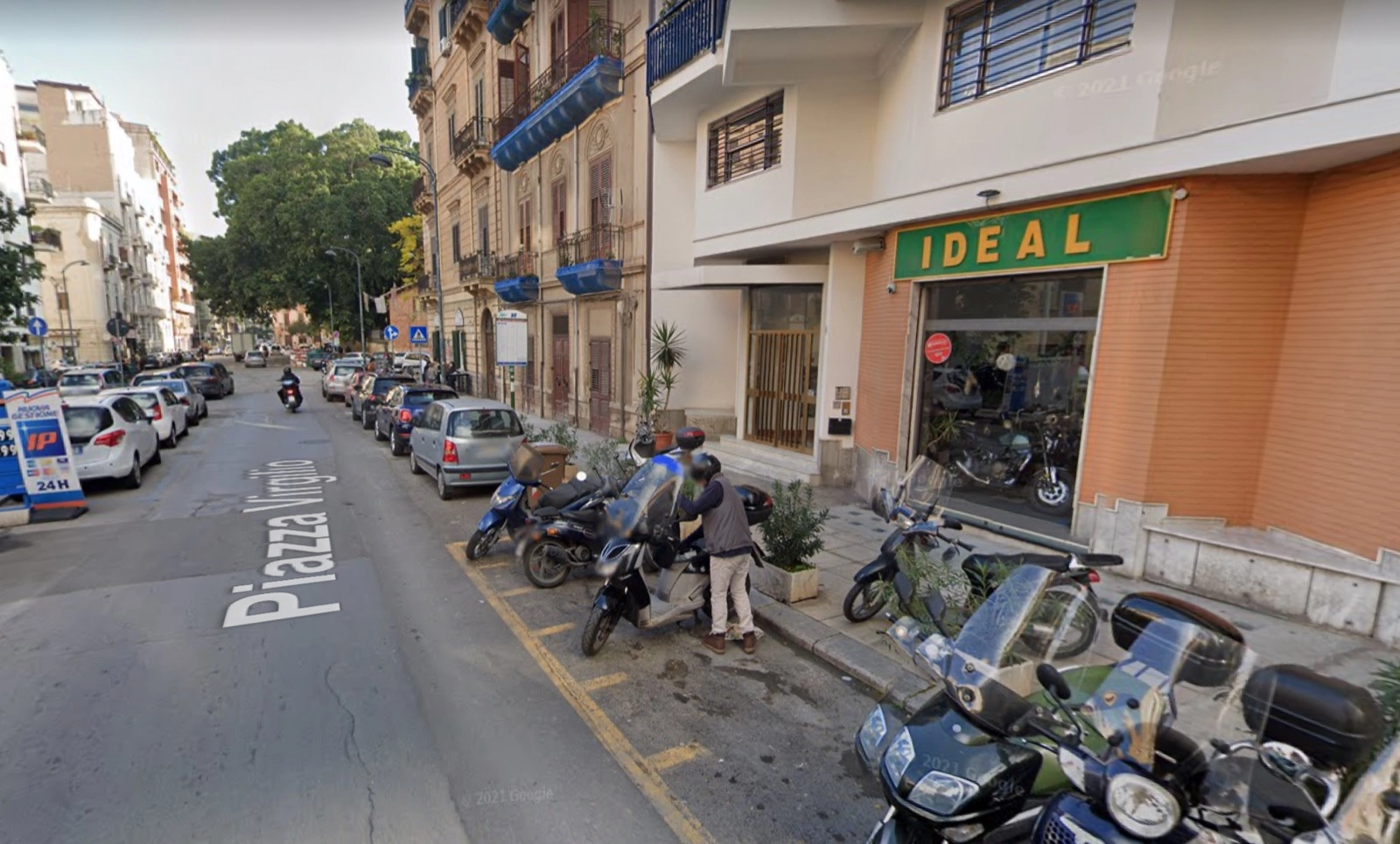 La tragedia si è da poco consumata a Palermo, nella zona di Piazza Virgilio. Un giovane...