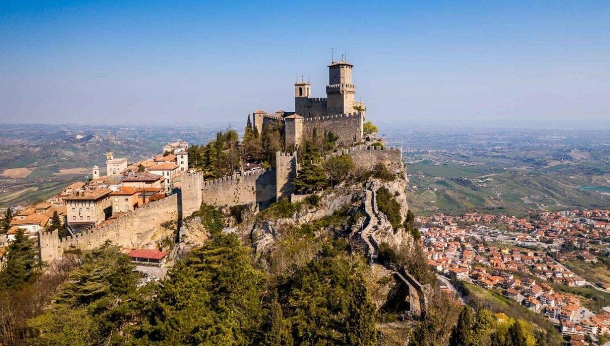 Le località turistiche si stanno davvero inventando di tutto pur di incentivare i turisti a...