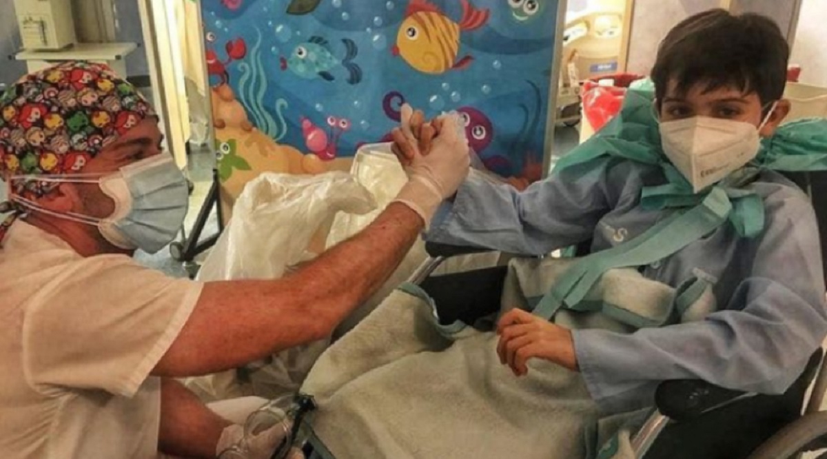 "Tutta la squadra ti porterà nei nostri cuori, mio ​​piccolo eroe" «Ce l'hai fatta campione», così...