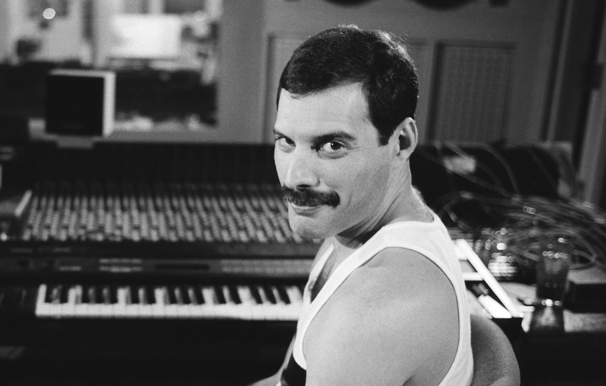 Freddie-Mercury-Press-Image-5-Photograph-by-Peter-Röshler-©-Mercury-Songs-Ltd-e1571126213251