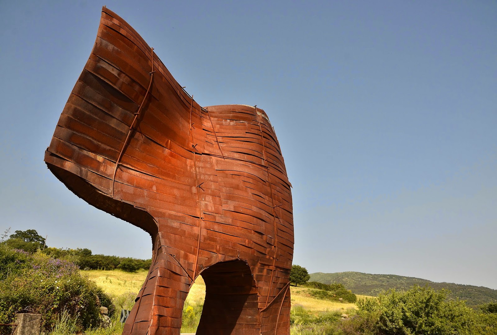 Paolo-Schiavocampo-Una-curva-gettata-alle-spalle-del-tempo-1988-Fiumara-dArte (1)