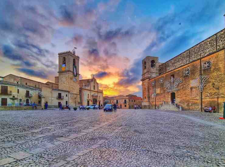 Piazza Palazzo Adriano