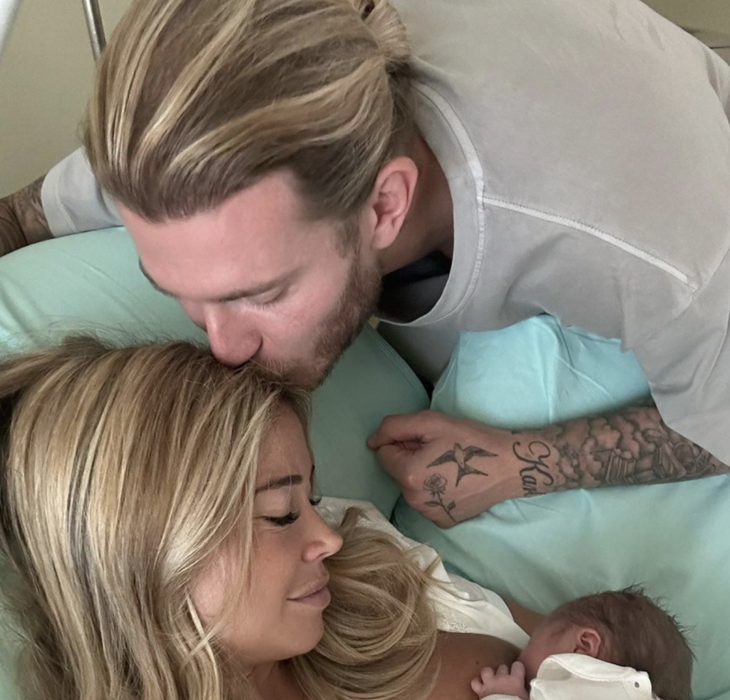  Aria, la figlia di Diletta Leotta e Loris Karius