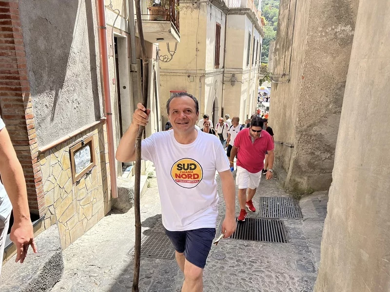 “Tutto sommato, chi è Galliani come amministratore, come politico? Ma ci pensate io, Cateno De Luca...