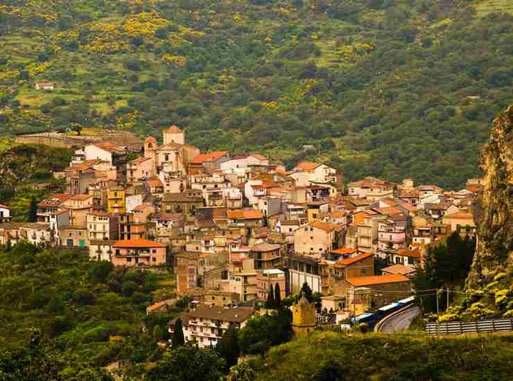 Roccella Valdemone, Sicilia