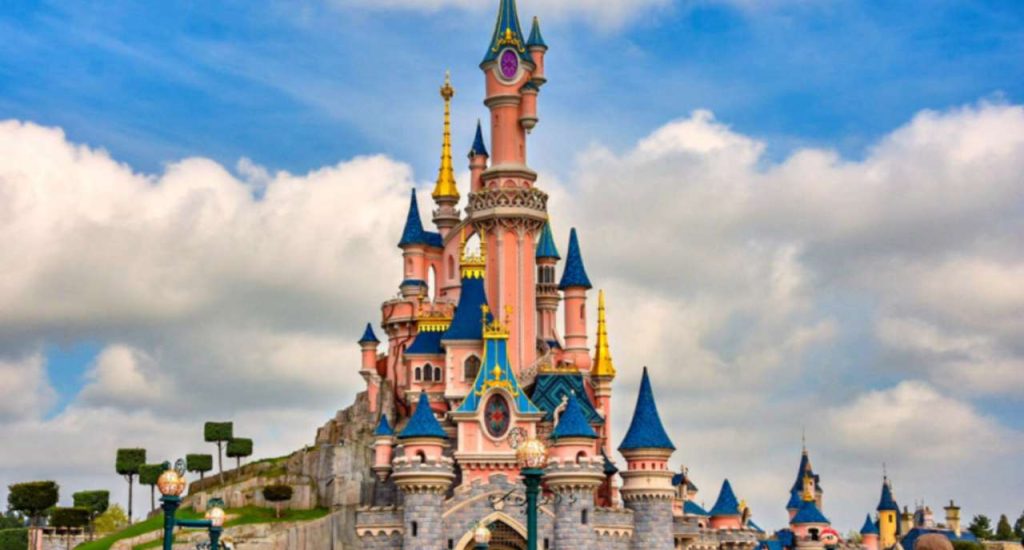Disneyland Parigi assume e pesca a Palermo