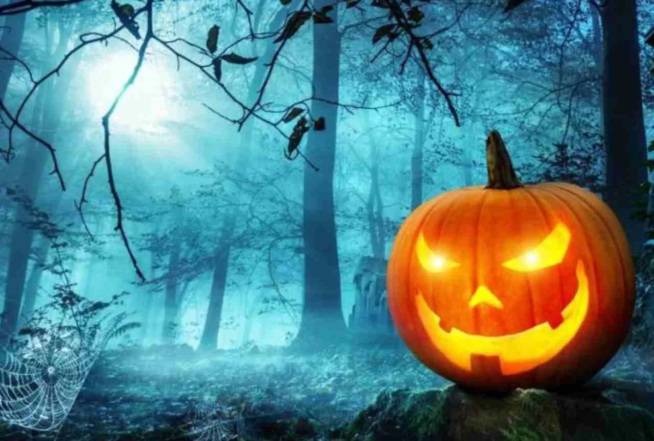 Da Salem a Napoli: Le Notti più Inquietanti di Halloween nel Mondo e in Italia