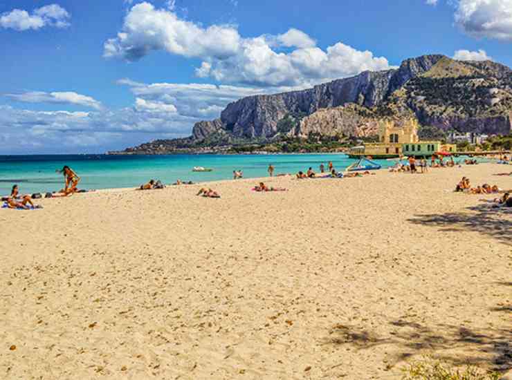 Giornata di sole a Mondello