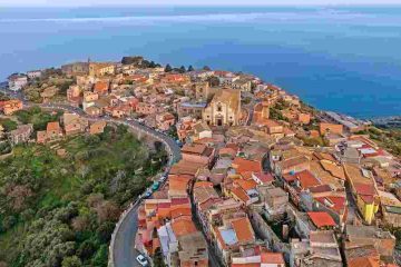 Borgo sul mare, Sicilia