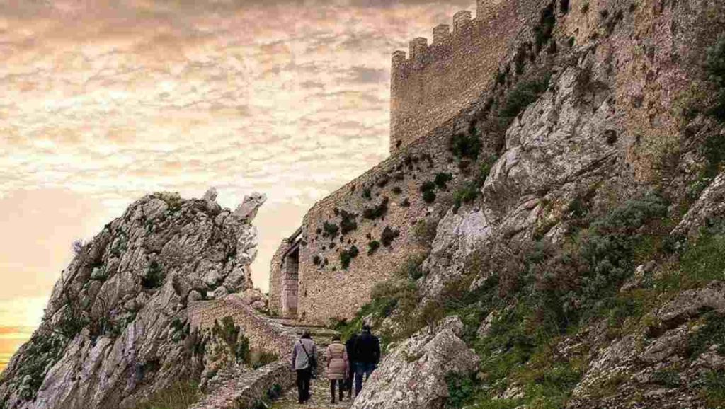 Nella provincia di Caltanissetta in Sicilia, è situato un piccolo paese che merita di essere visitato, ecco dove si trova.