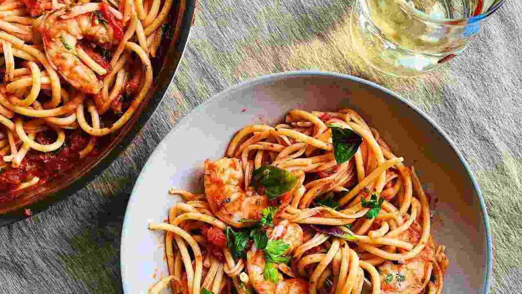 Pasta con gamberi e pomodorini