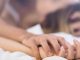 uomo e donna a letto