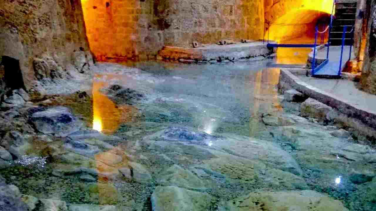 Il "Tempio dell'Acqua" di Palermo, noto come le Sorgenti del Gabriele, incanta i visitatori con la...