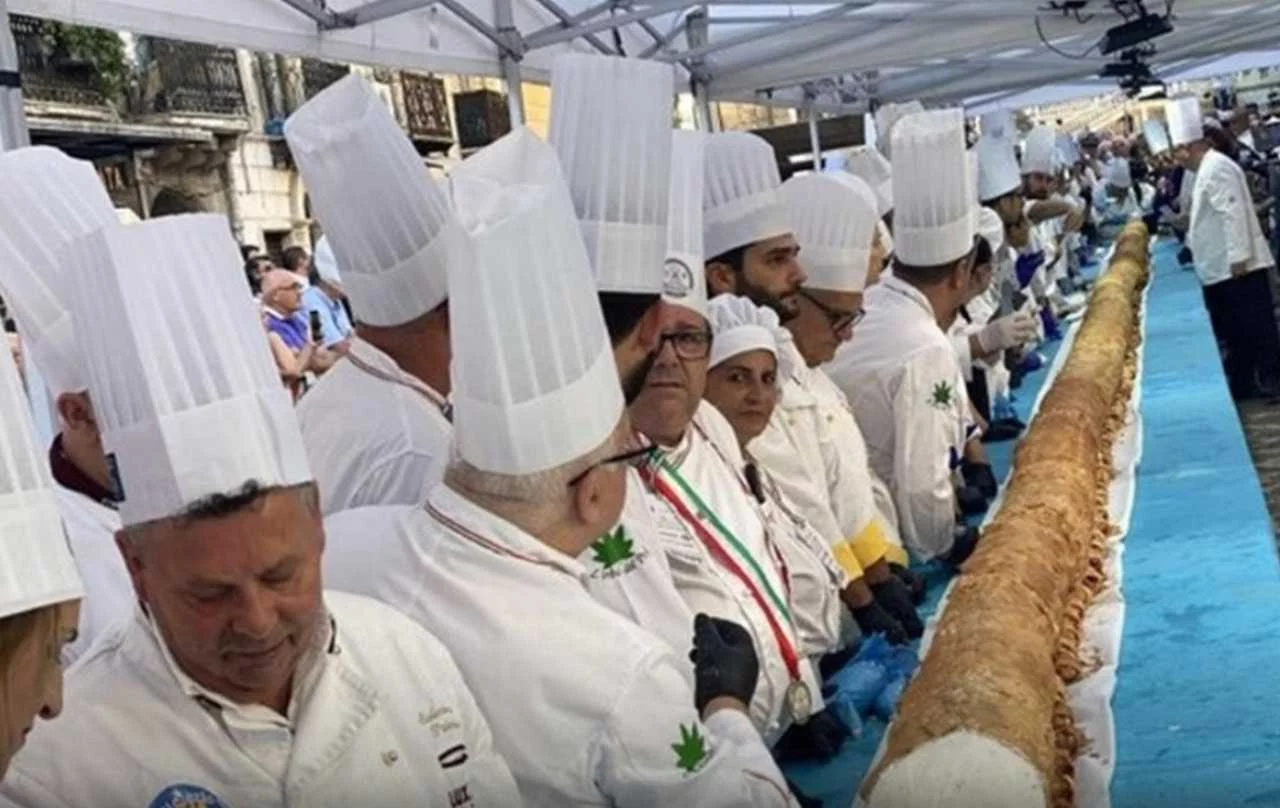 Il Cannolo Più Lungo del Mondo: Un Record Storico Realizzato in Sicilia