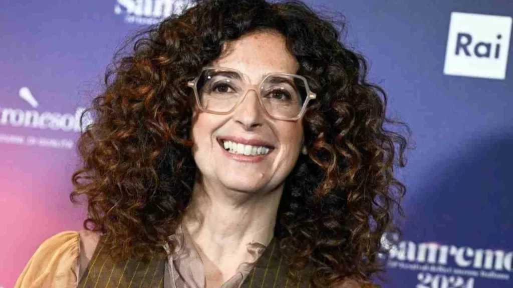 Scopri tutto su Teresa Mannino, l'eclettica artista siciliana che si esibirà come ospite al Festival...