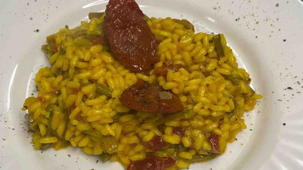 Risotto con Asparagi Selvatici, Pomodori Secchi e Zafferano