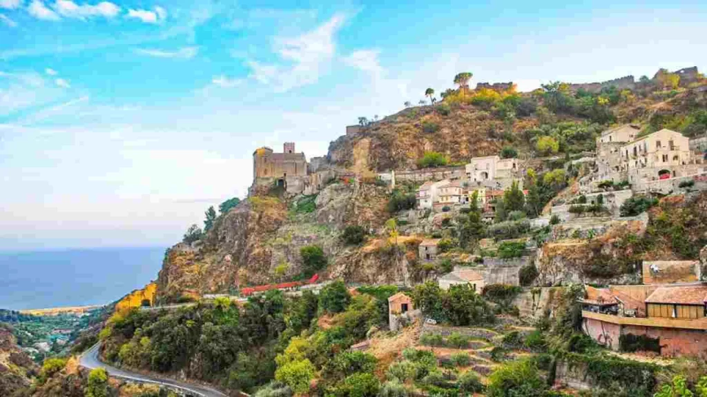 Scopri un itinerario da sogno tra i borghi più suggestivi della Sicilia: luoghi affascinanti che...