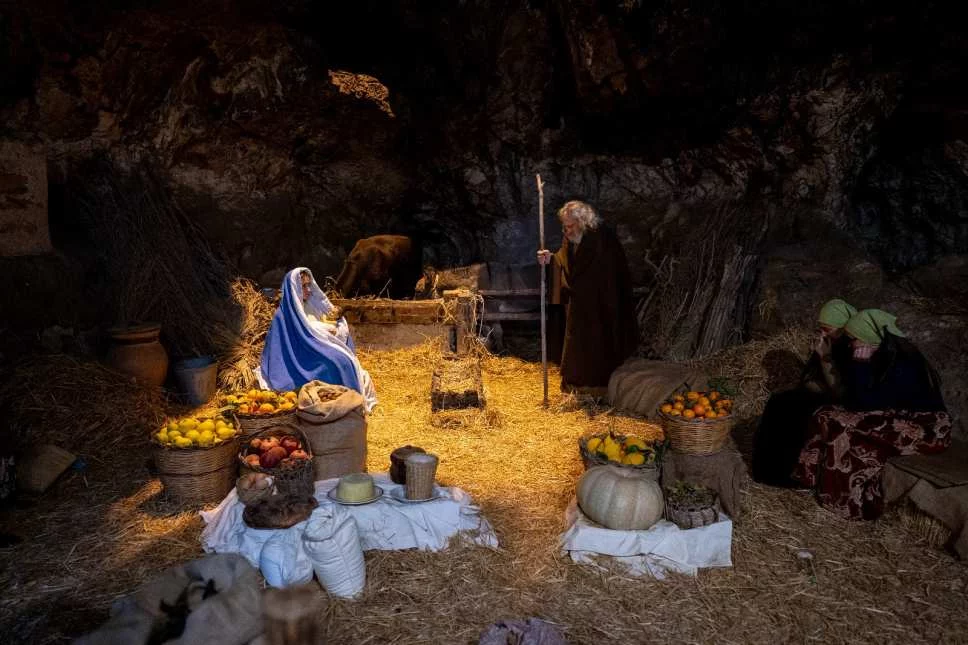 Introduzione In Sicilia il presepe non è solo una tradizione natalizia: è memoria collettiva...