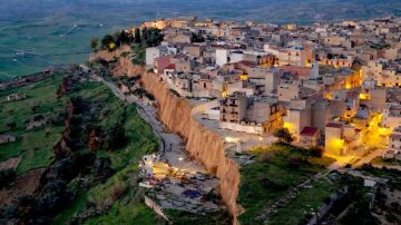 La frana di Niscemi, nel cuore della provincia di Caltanissetta, non è un evento improvviso ma la...