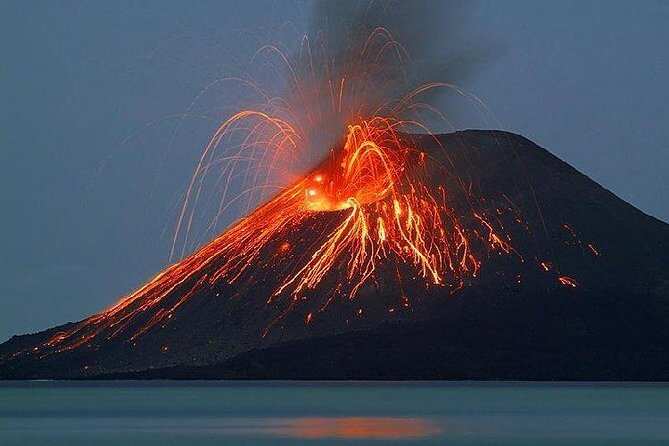 L’Etna non è l’unico vulcano siciliano sotto osservazione. Nella serata del 20 febbraio 2026 una...