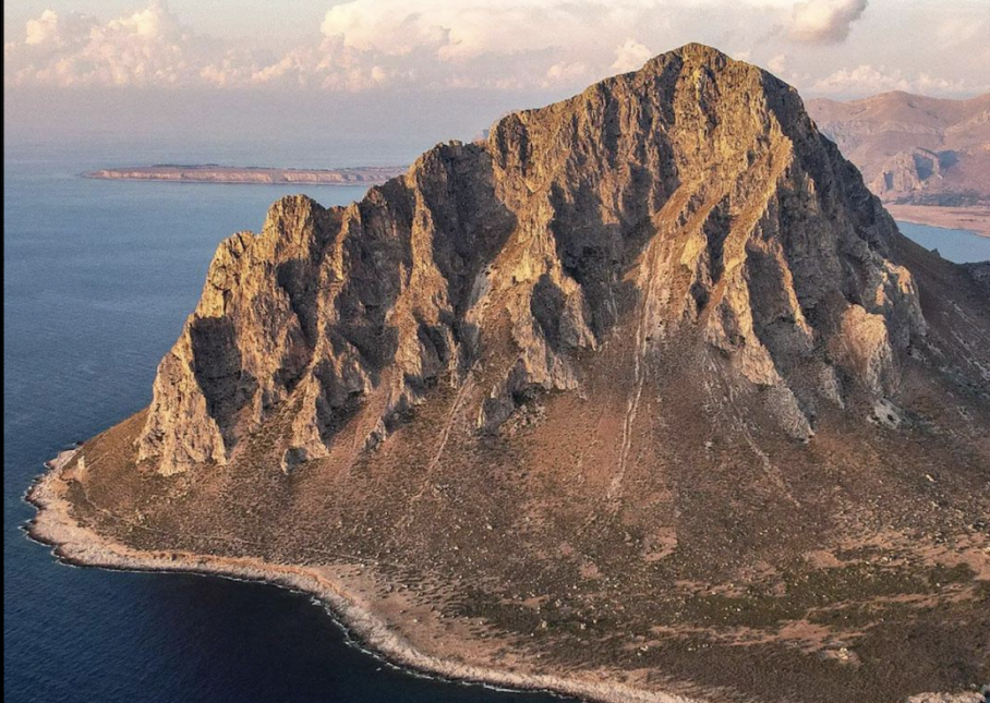 La Sicilia è piena di luoghi straordinari che spesso restano fuori dai grandi itinerari turistici...