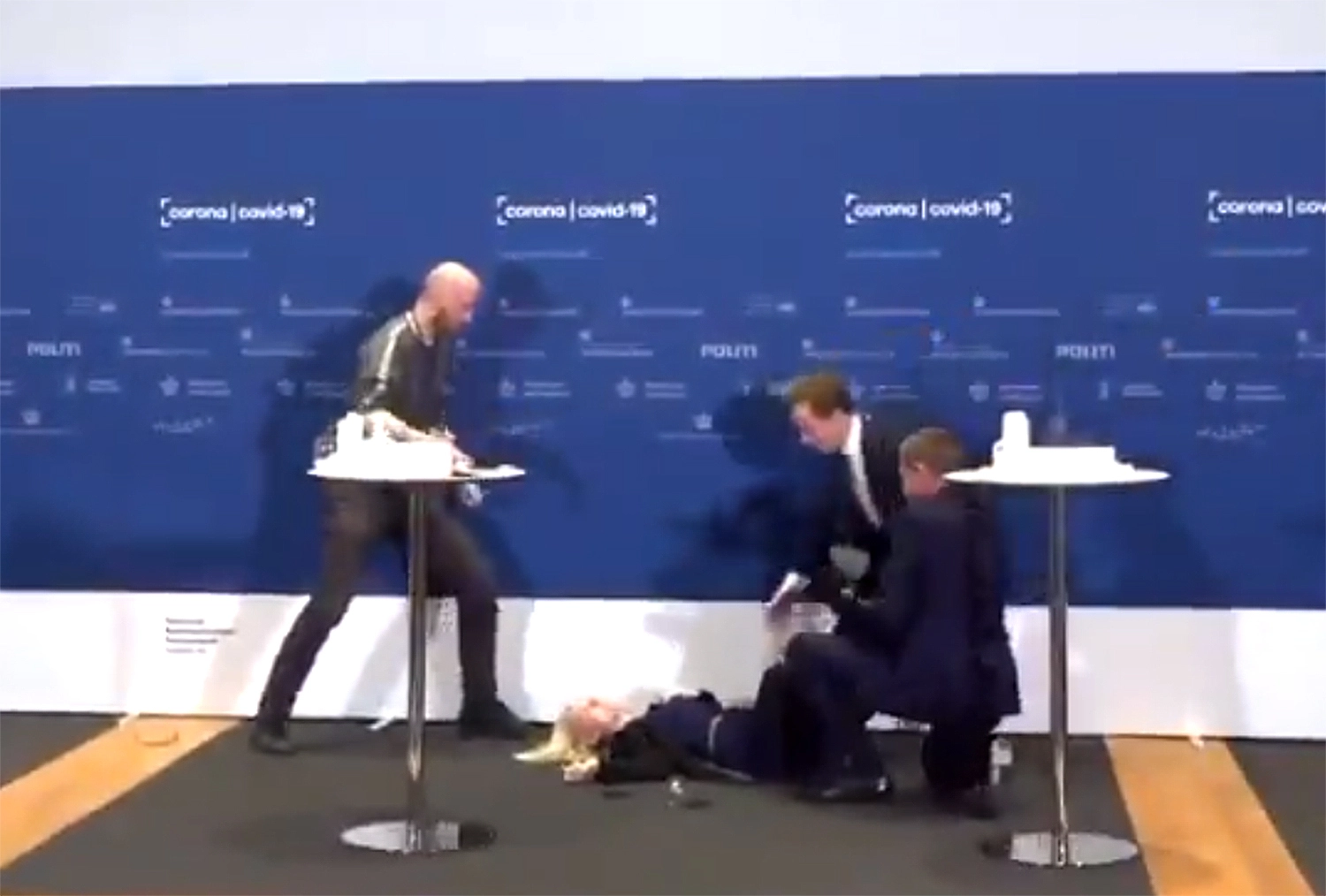 Durante la conferenza stampa nella quale ha annunciato lo stop della Danimarca all’utilizzo del...