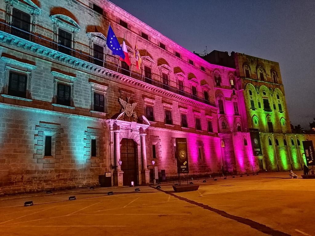 Oggi, in occasione della giornata delle malattie rare, a Palermo è stato illuminato il Palazzo dei...