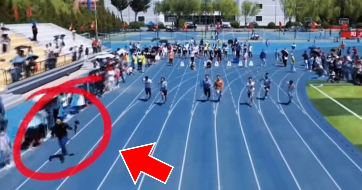 É diventato virale il video di un cameraman che stava riprendendo una gara di atletica sulla...