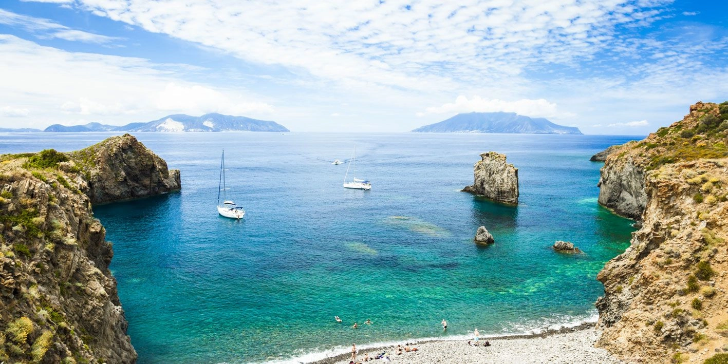 Un pacchetto soggiorno più vaccino per le Eolie. È questa l’ambiziosa proposta che il Presidente...