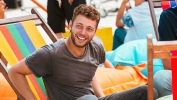 Secondo le ultime indiscrezioni, a sostituire Cattelan alla conduzione di X Factor, sarà Ludovico...