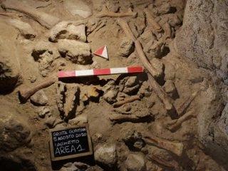 Una scoperta epocale nel cuore del Circeo. Archeologi, paleontologi, antropologi, archeobotanici da...