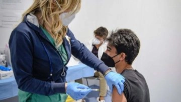 Al via da questa sera fino all’8 giugno, dalle 19 alle 24, l’Open day AstraZeneca: vaccini senza...