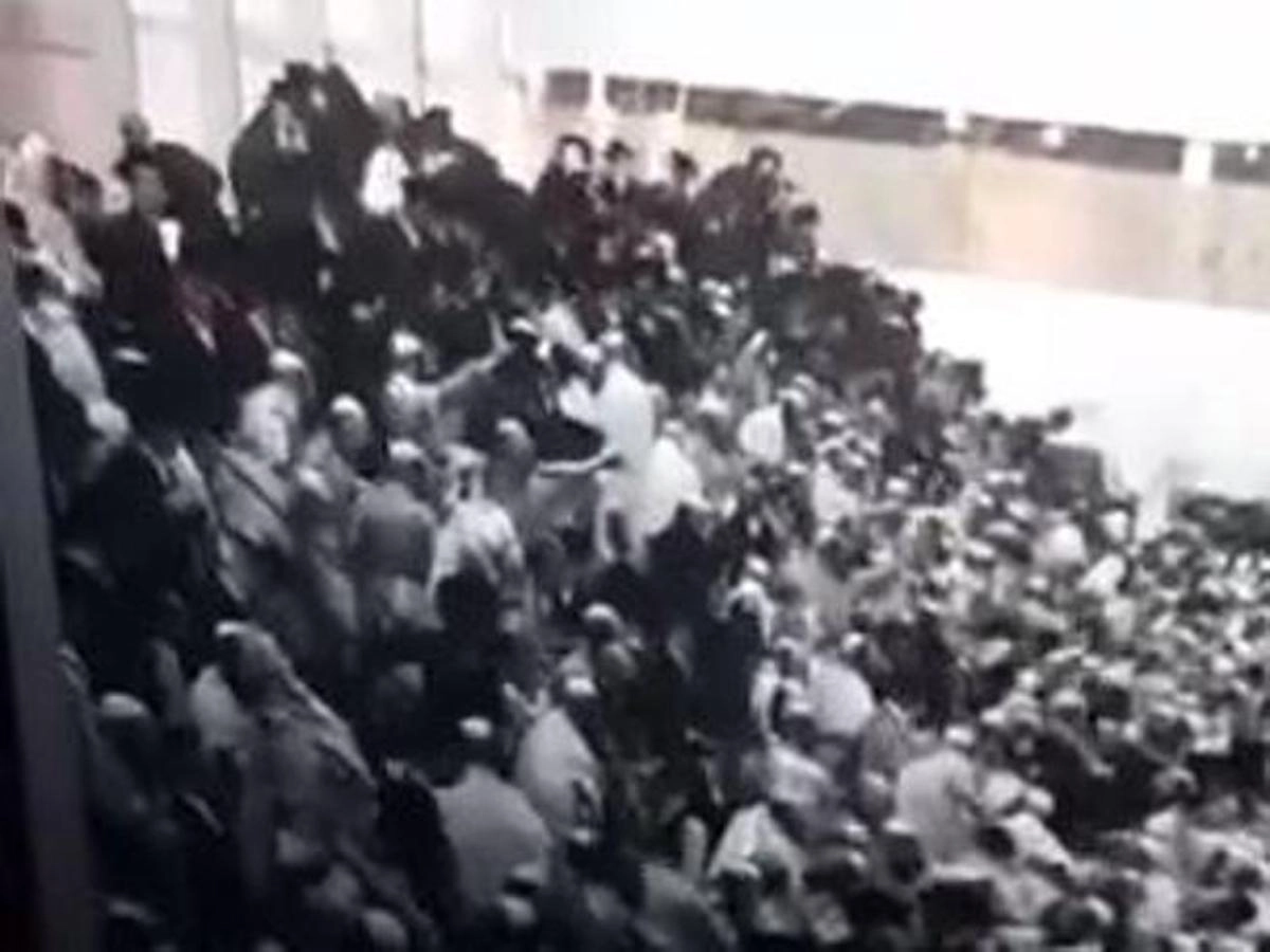 Almeno 60 ebrei ortodossi sono rimasti feriti e due sono morti oggi nel rione di Givat Zeev a...