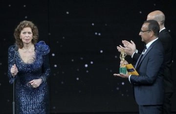 Intramontabile, unica, immensa Sofia Loren. È lei a conquistare la scena ai David di Donatello 2021...