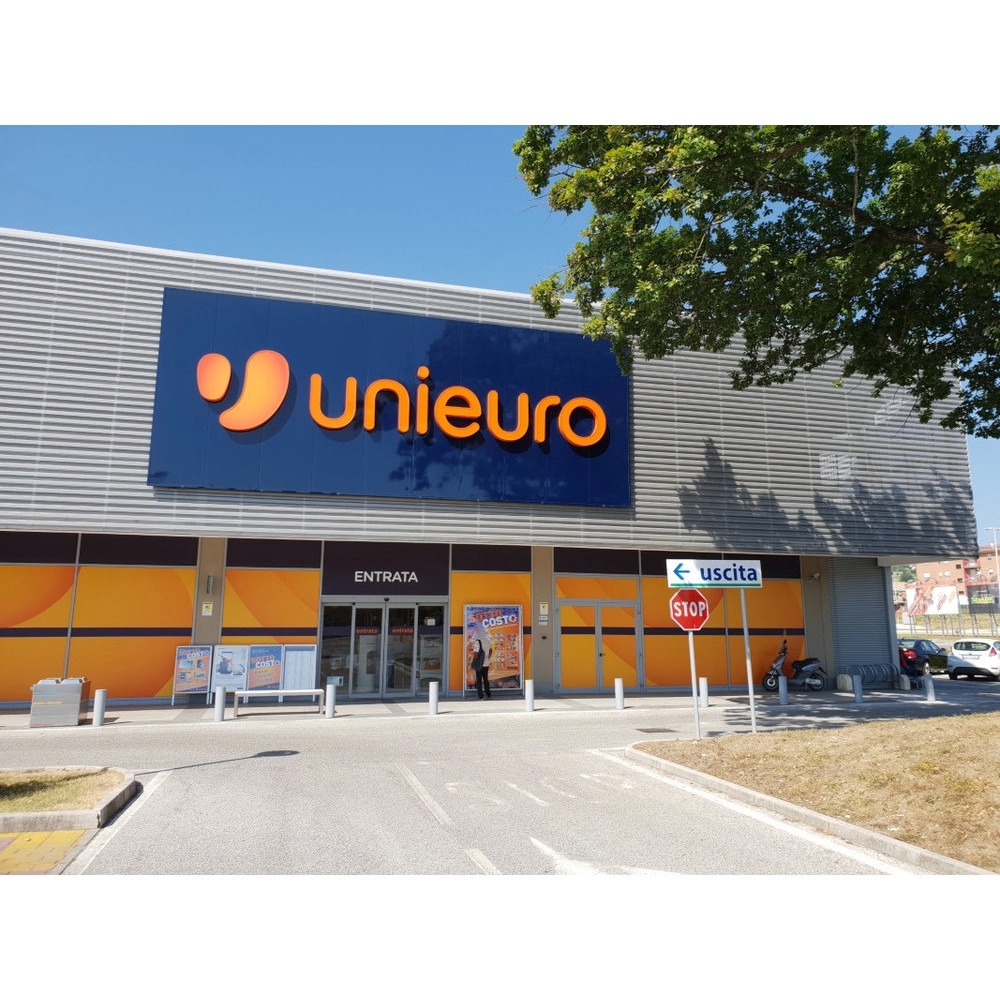 Unieuro è un'azienda leader nella vendita di articoli elettronici ed elettrodomestici. E' nata alla...