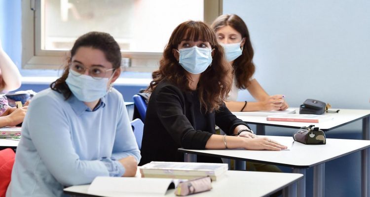 Scuole aperte anche in estate, Draghi ci riflette - Younipa - Università e Città