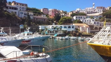 Ustica, Perla nera del Mediterraneo, adesso è veramente Covid-free. Il sindaco dell’isola: “Da marzo...