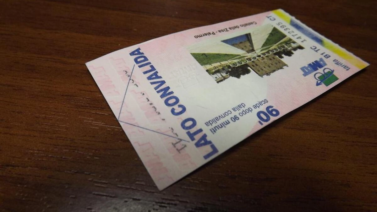 Vi ricordate quando per prendere l'autobus a Palermo c'era bisogno del famoso biglietto cartaceo?...