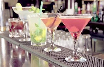 "Per servire ai tavoli devi essere scollata. Altrimenti niente". È successo a Palermo, ad una...