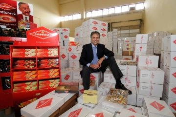 L'industria dolciaria siciliana Condorelli, regina dei torroncini, resiste alle ripetute richieste...