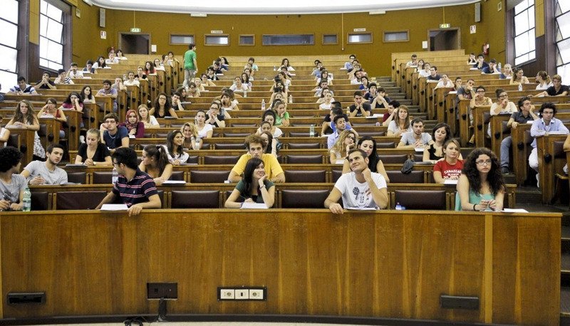 aumento casi rischio per università e scuola