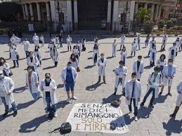 Palermo: giovani medici protestano per la riforma del sistema ...