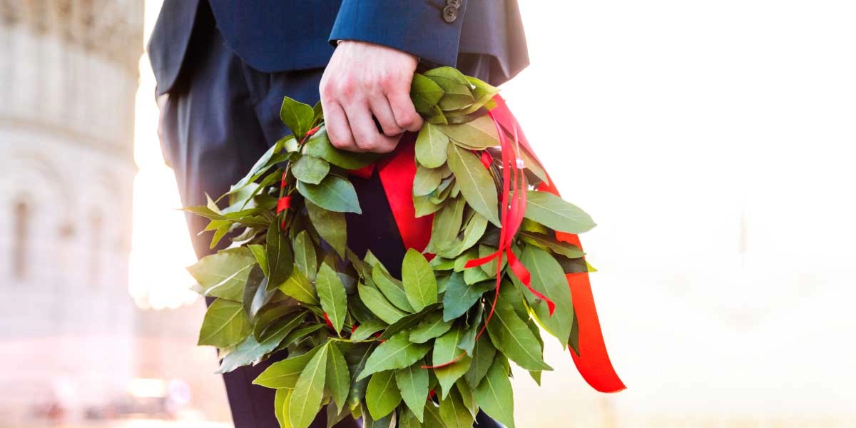 È arrivata la nuova moda del momento: raccontare chi riesce ad acciuffare il pezzo di carta prima...