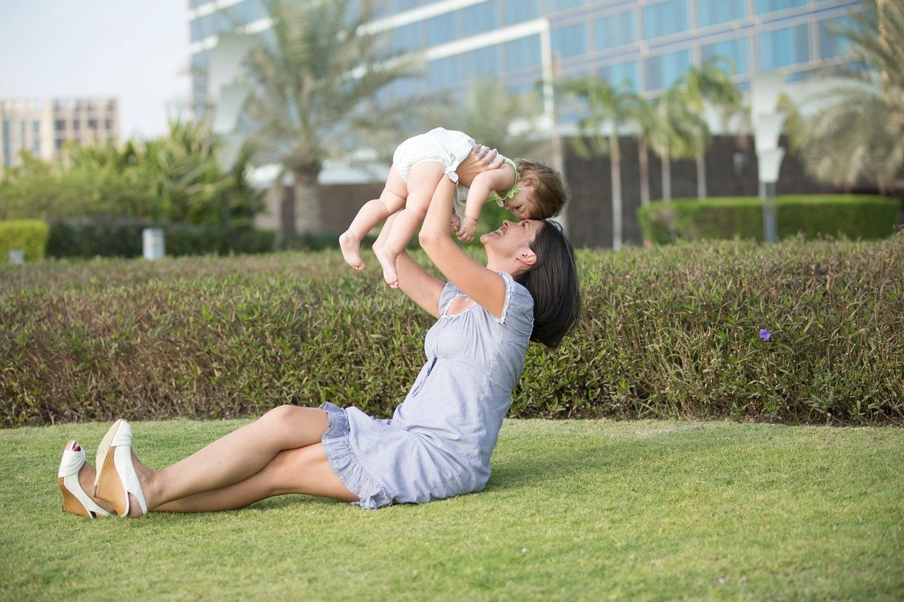Scelgono di diventare mamma sempre più tardi (in Italia l'età media al parto delle donne raggiunge i...