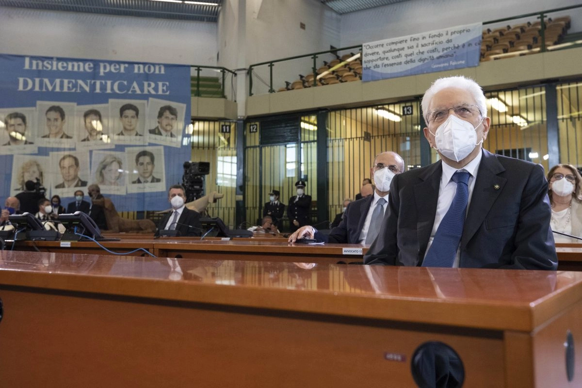 «O si sta contro la mafia o si è complici, non ci sono alternative». A chiarirlo è il Presidente...