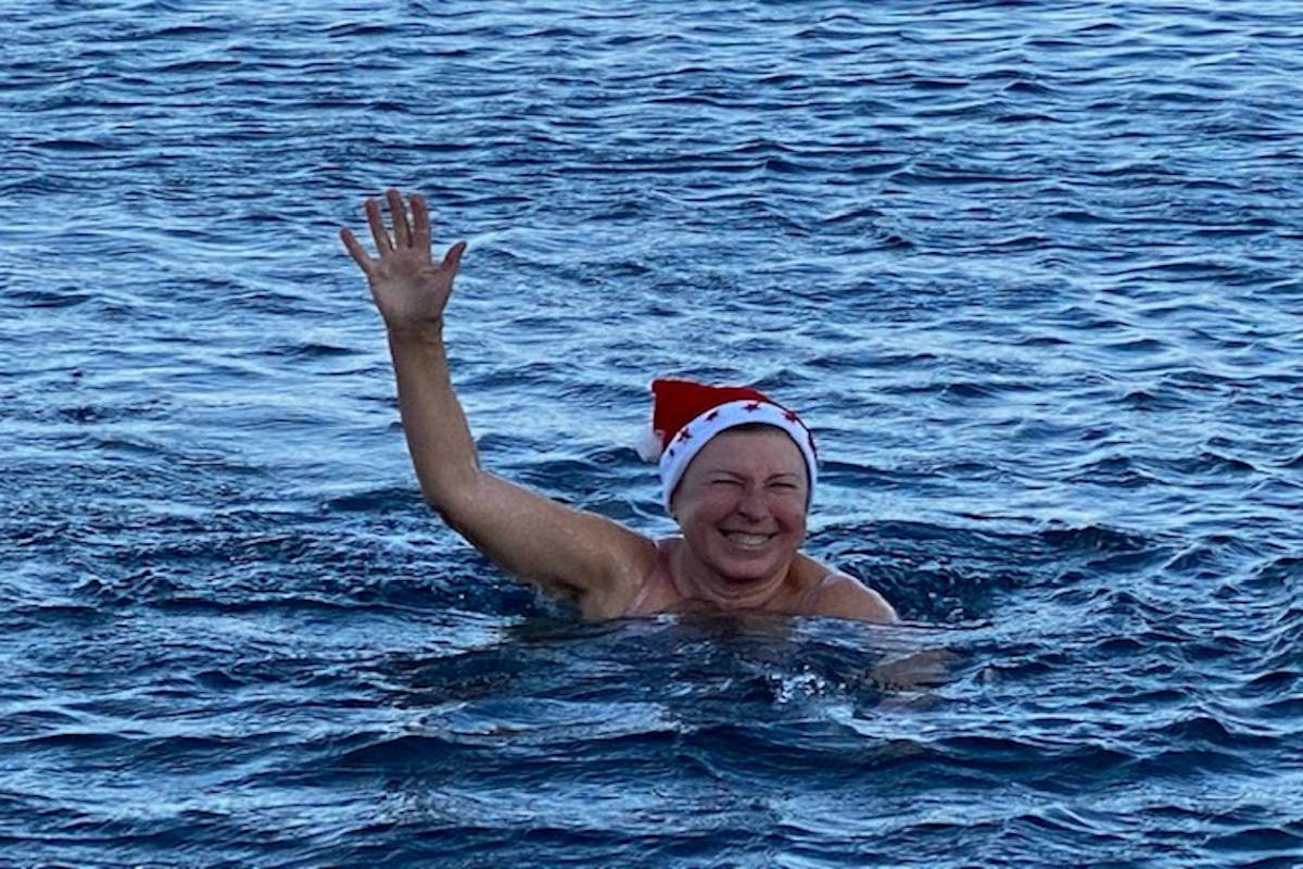 natale-eolie-turisti-al-mare