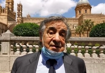 Orlando ha deciso di bloccare i commenti dalla sua pagina Facebook. Era proprio attraverso quella...