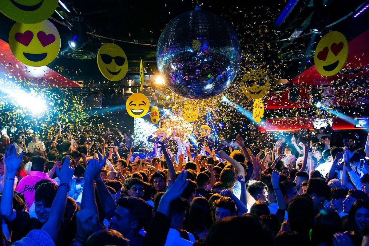 Per il generale Figliuolo le discoteche potrebbero diventare un alleato importante a favore della...