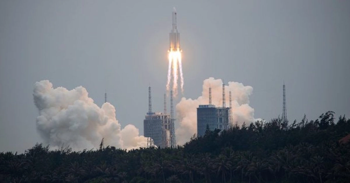 I detriti di un razzo cinese in caduta libera sulla terra potrebbero colpire la Sicilia. Lo stadio...