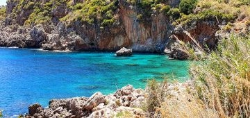 L'incendio, la macchia mediterranea in fiamme, la distruzione. A meno di un anno dal drammatico...